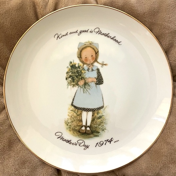 Beautiful HOLLY HOBBIE “Mother’s Day” 1974 Genuine Porcelain Made in Japan - Picture 1 of 5